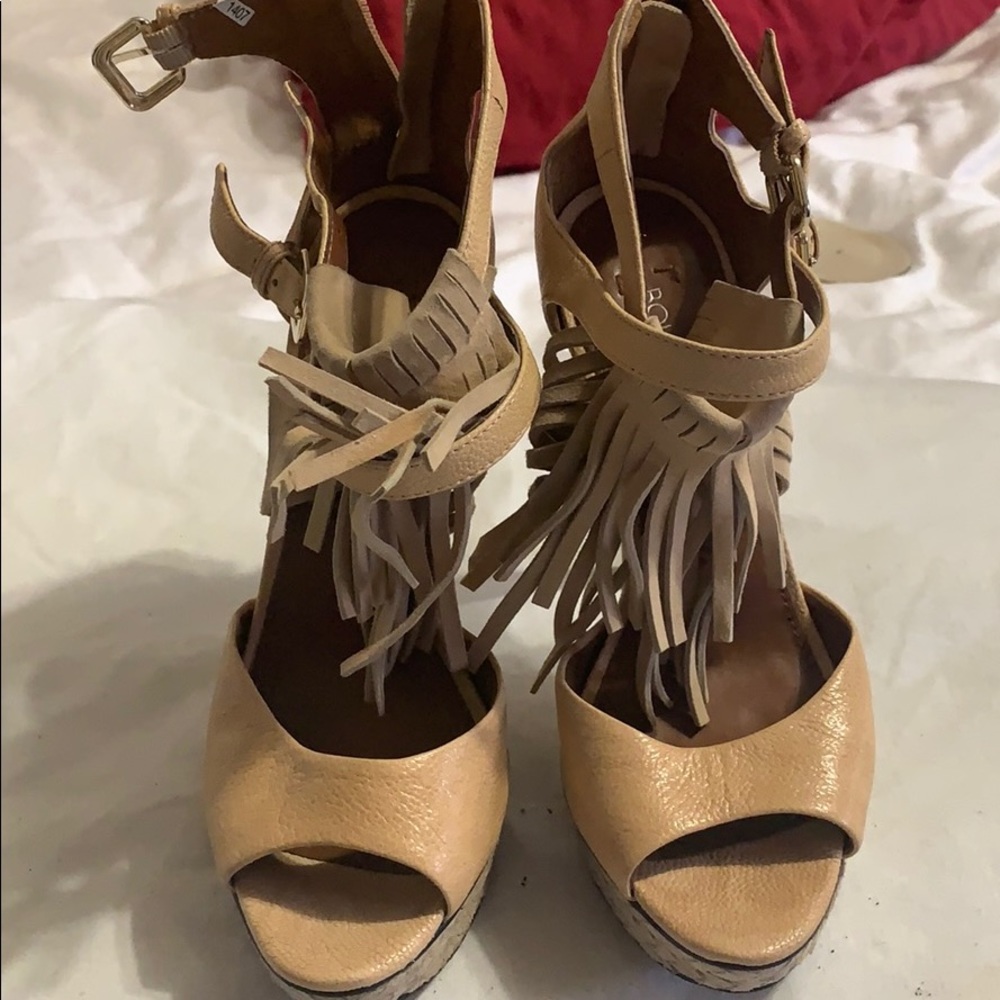 Shoe - Picture 2 of 2